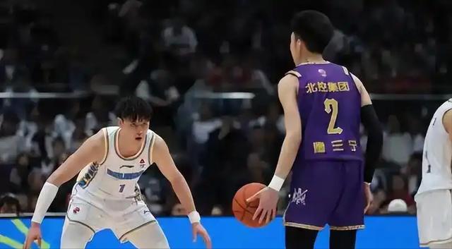 7M体育篮球-赛场礼仪引争议！.休赛后遗症显现，粤京战判罚尺度引球迷热议